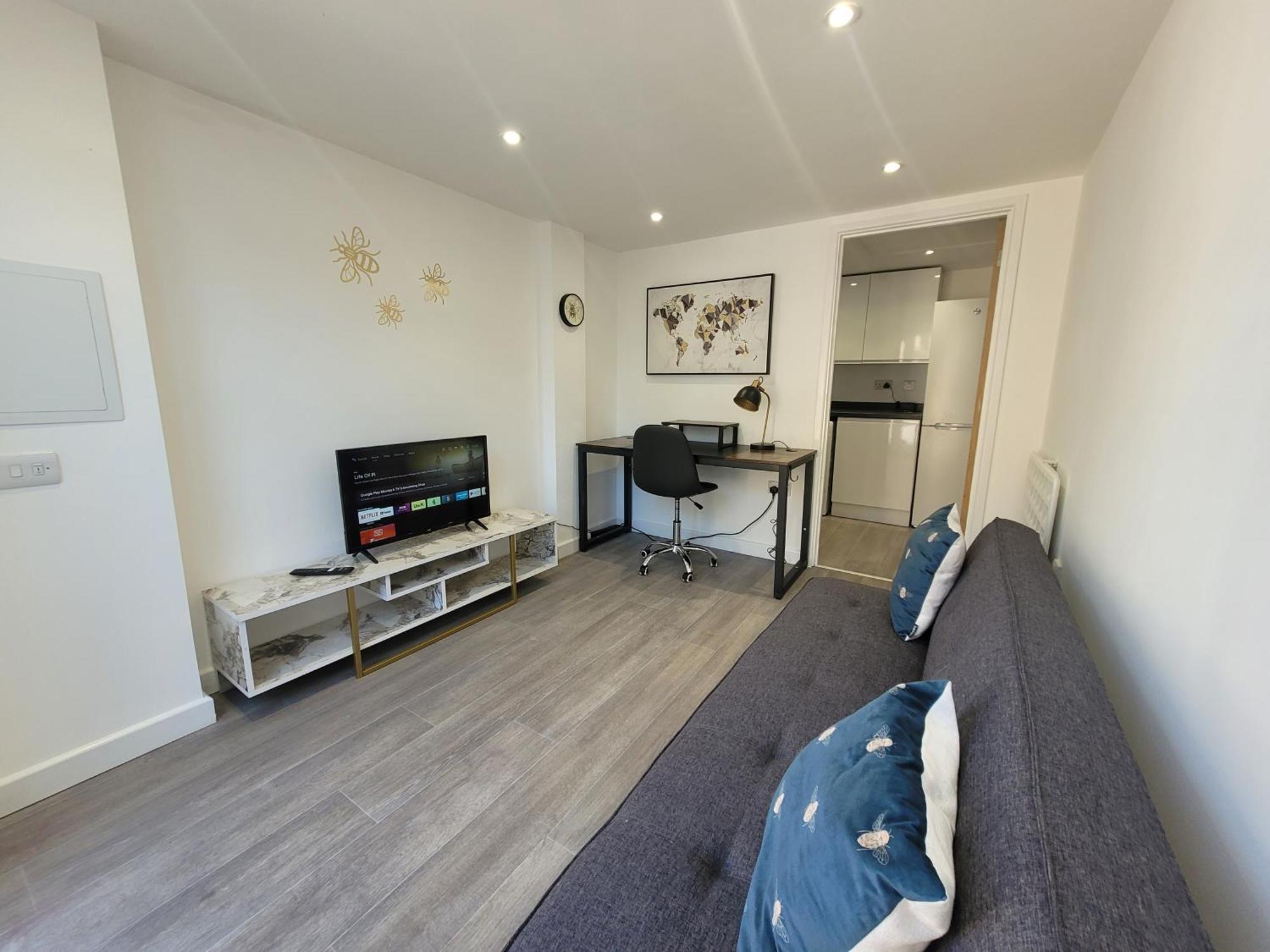 קולצ'סטר Bumblebee Bungalow - With Separate Office And Gaming Space By Catchpole Stays מראה חיצוני תמונה